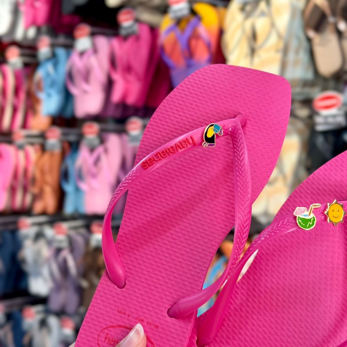 Havaianas Slim Square Logo Pop Up - Pin Tucano, Coqueiro, Sol e Água de Coco