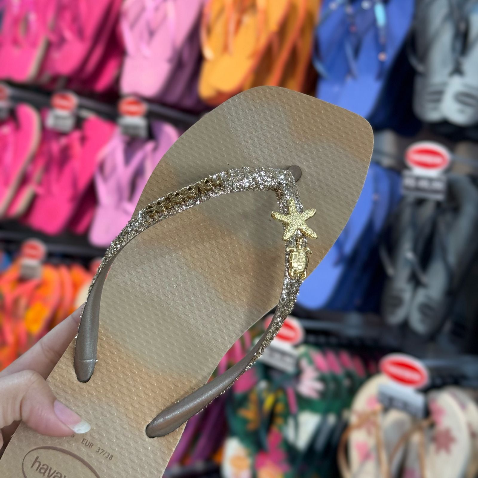 Havaianas Slim Square Glitter Party + Pin Estrela e Tartaruga (GRÁTIS)