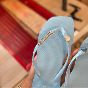 Havaianas Slim Square Logo Pop Up + Pingente Golfinho, Concha e Sereia