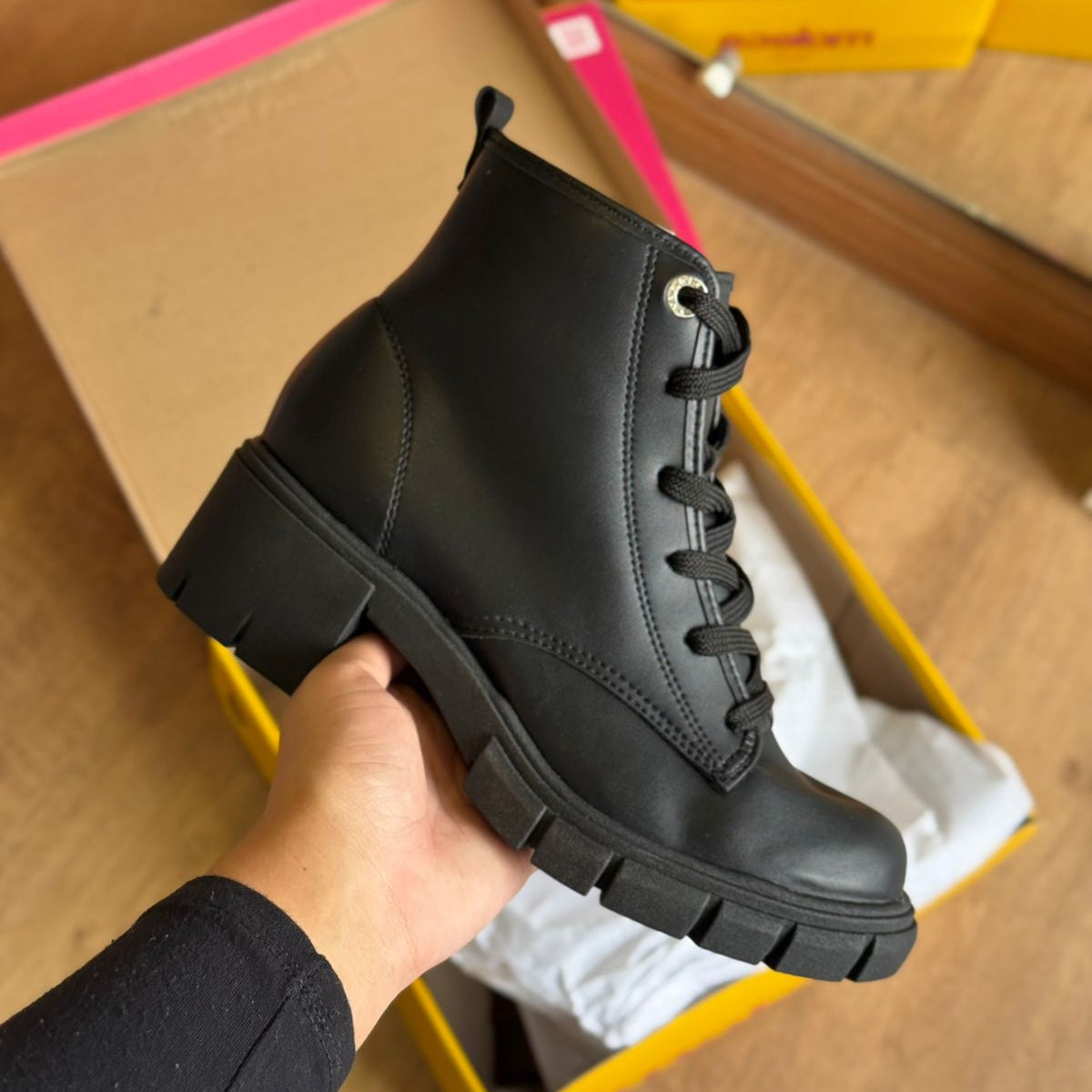 Bota Moleca Coturno Salto Bloco Tratorado - PROMOÇÃO DE INVERNO