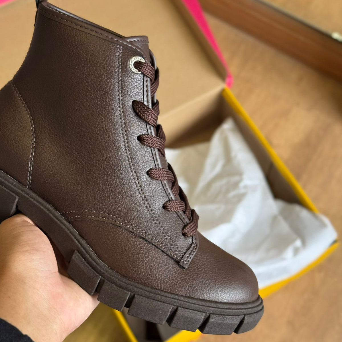 Bota Moleca Coturno Salto Bloco Tratorado - PROMOÇÃO DE INVERNO